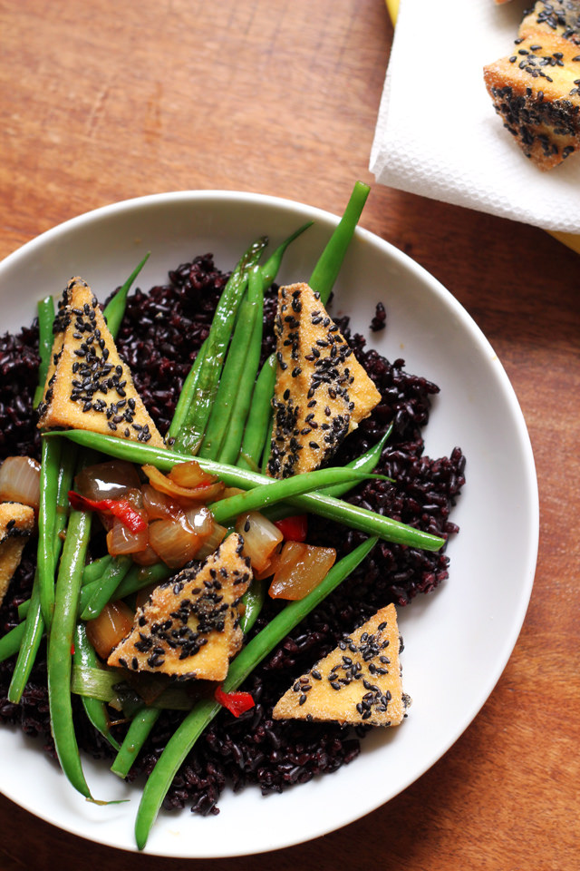 Amaranth-Crusted Tofu with String Beans and Forbidden Rice from Eats Well With Others